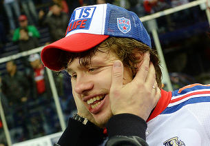 Бабаев заявил, что в этом сезоне Артюхин уже не сыграет в КХЛ