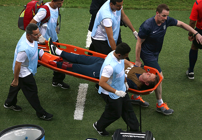 Физиотерапевт сборной Англии травмировался, празднуя гол - изображение 1