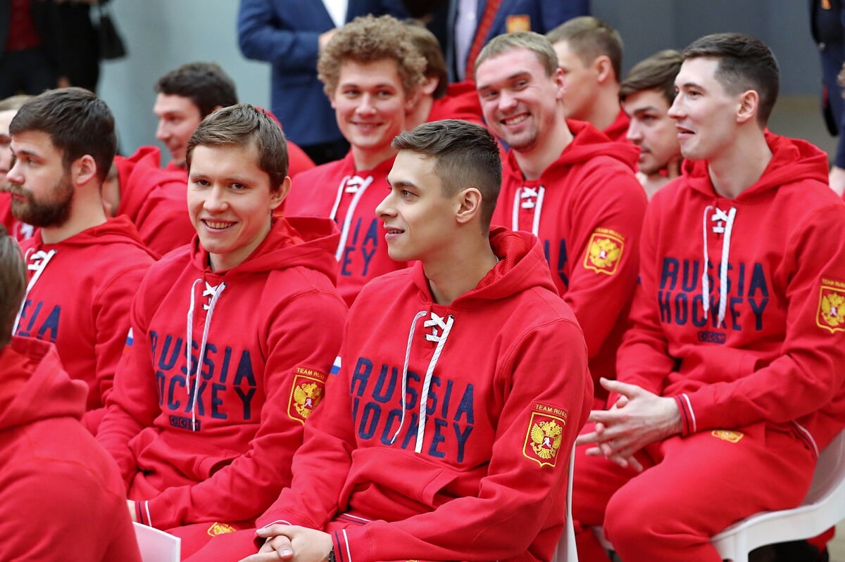 Форма сборной России по хоккею красная