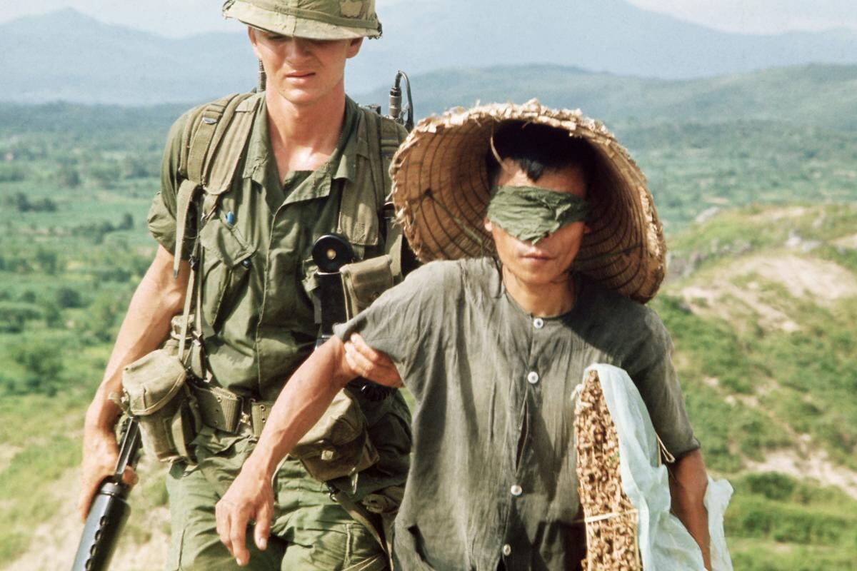 мужчина во вьетнаме