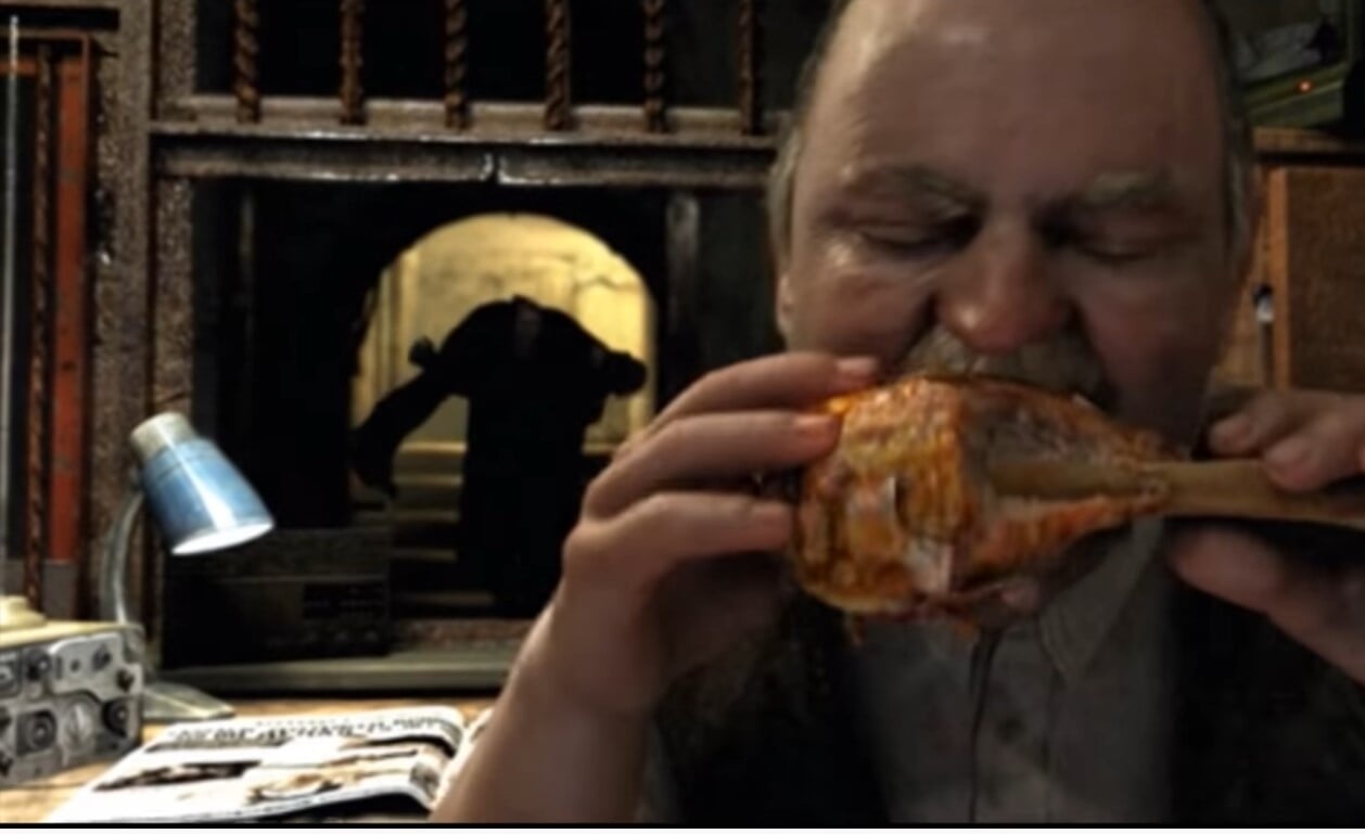 Сталкер Сидорович ест курицу