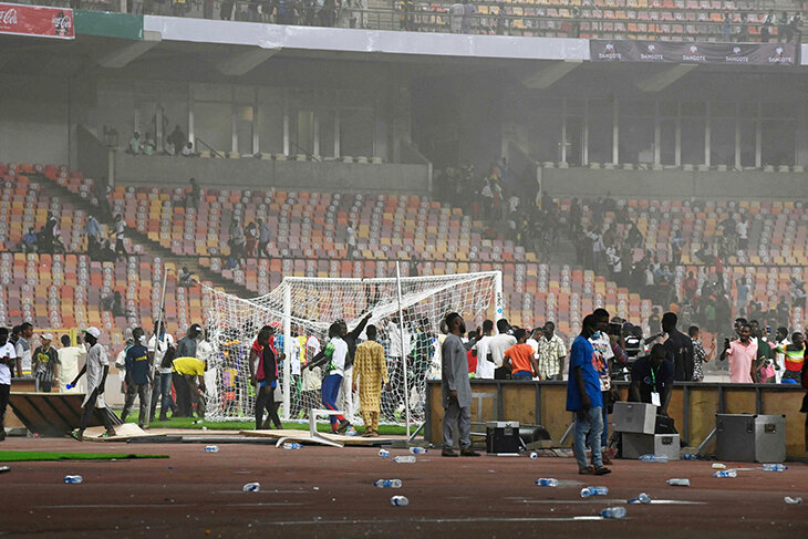 Нигерия не вышла на ЧМ впервые за 16 лет. Фанаты разнесли стадион – билеты им раздали бесплатно для лучшей поддержки