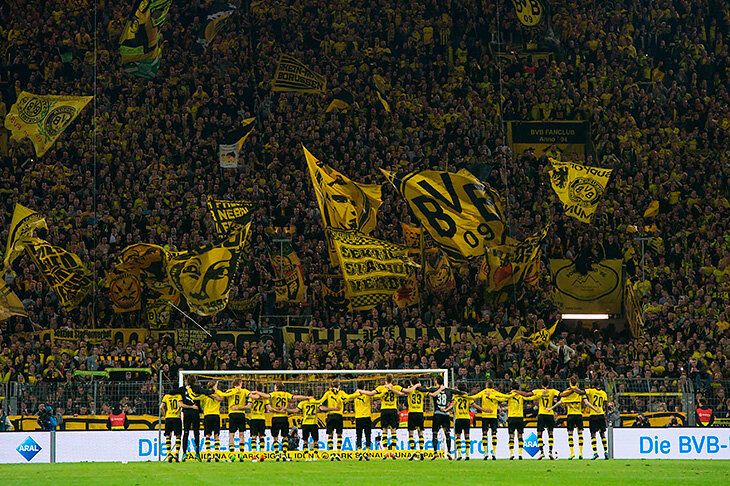 🟨 «Желтая стена» – главная фанатская трибуна Германии. Она делает «Дортмунд» великим – и неважно, что из-за нее клуб теряет деньги