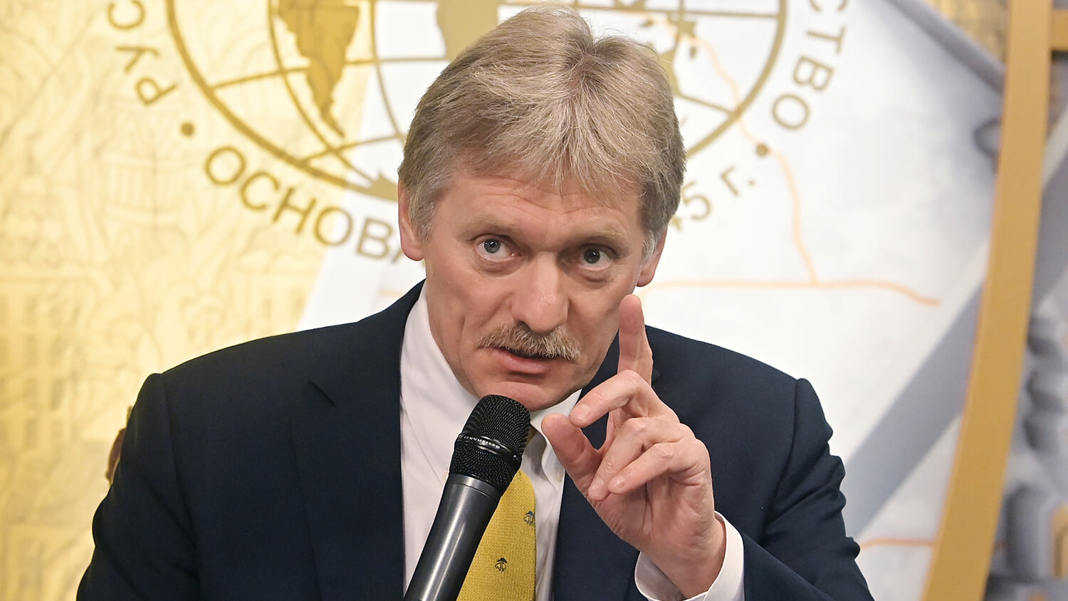 Песков о решении УЕФА по форме Украины: Спорт должен быть без политики