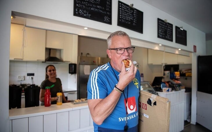 Тренер Швеции без ума от хот-догов. У него даже есть диплом! 