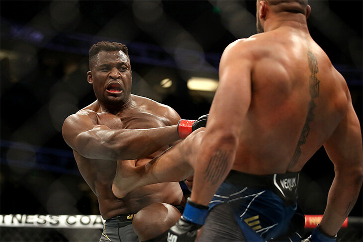 Главные тяжеловесы UFC – мыльные пузыри. Титульник Нганну и Гана мог разжечь искры, но обернулся странным зрелищем