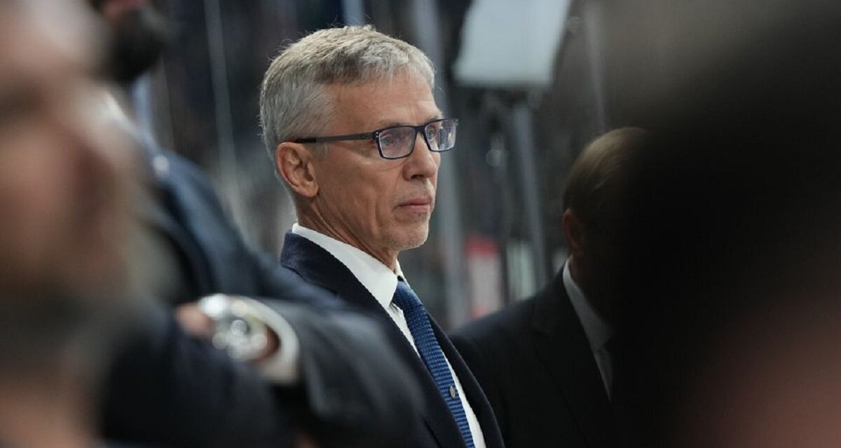 Ларионов о действии Радулова против Федотова: Одни арбитры следят за шайбой, другие за тем, что происходит вдали от нее. Ак Барс иногда играл чересчу
