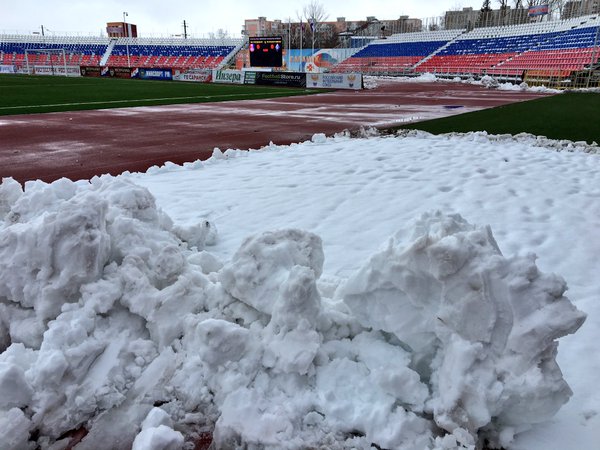 Стадион в снегу