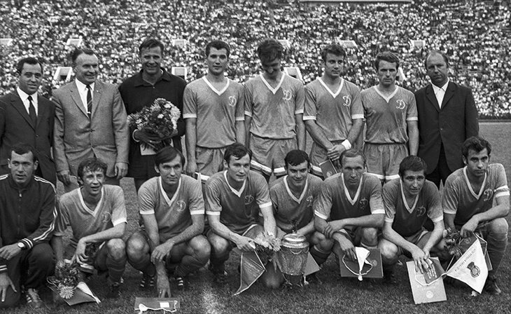50 лет назад «Динамо» играло в финале еврокубка. После 5-го гола на поле выбежали фанаты, и победителя забанили на 2 года