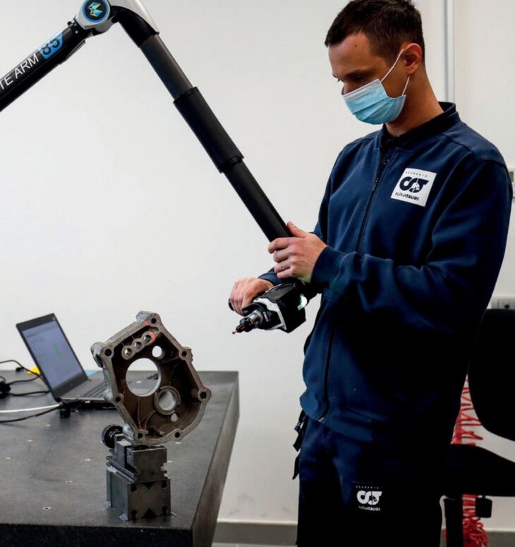 Красивый мужчина инженер. Инженер. Инженерно-технические работники. Ошибка в образовании формы слова. Монтаж электрооборудования.