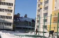 В Барнауле снесли баскетбольную площадку. Тетка пожаловалась в суд на стук мяча