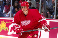 Ларионов приехал в НХЛ в 28 и играл почти до 44. Именно он олицетворял советский хоккей в Америке