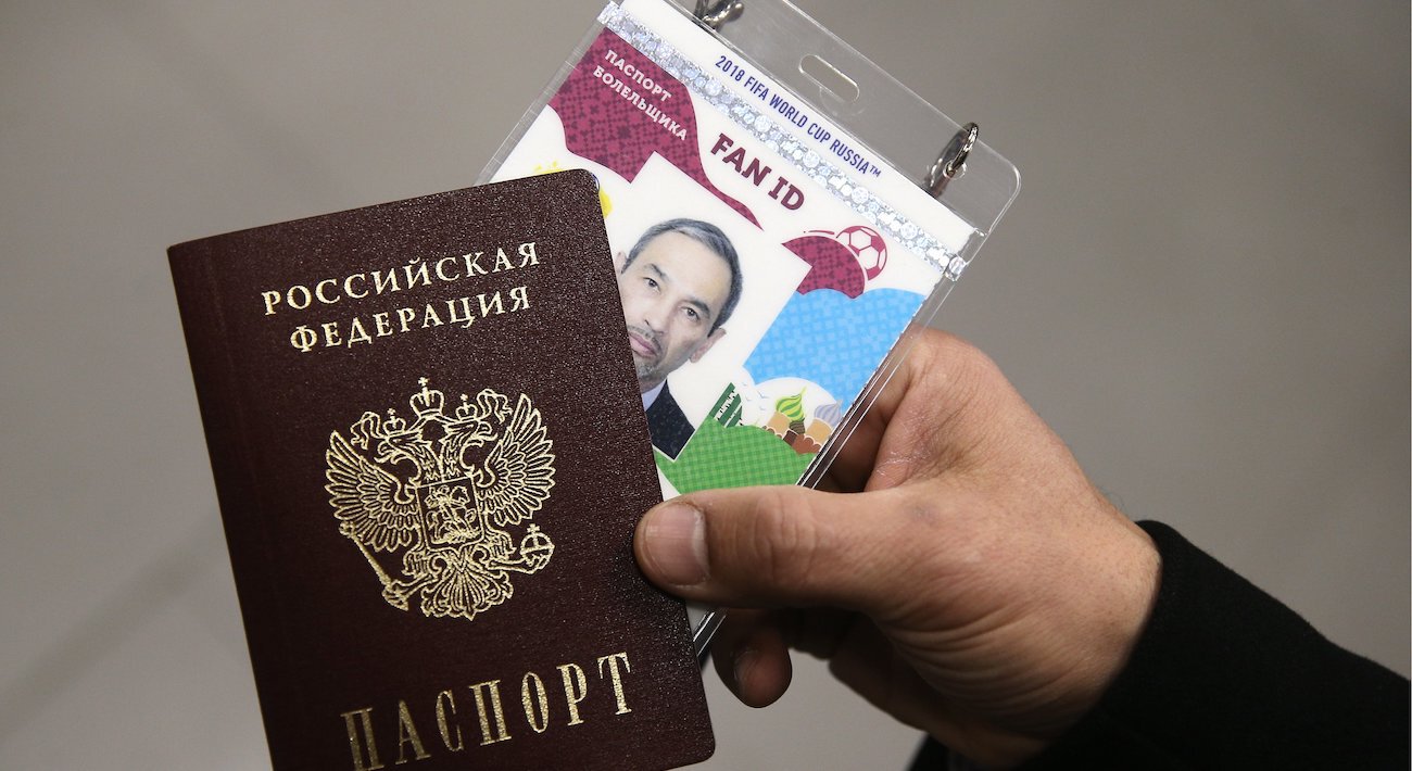 Божович о Fan ID: Не вижу проблем, скоро он будет во всем мире. В театре или на хоккее зажигали файеры Кому они нравятся Людям нужна безопасность