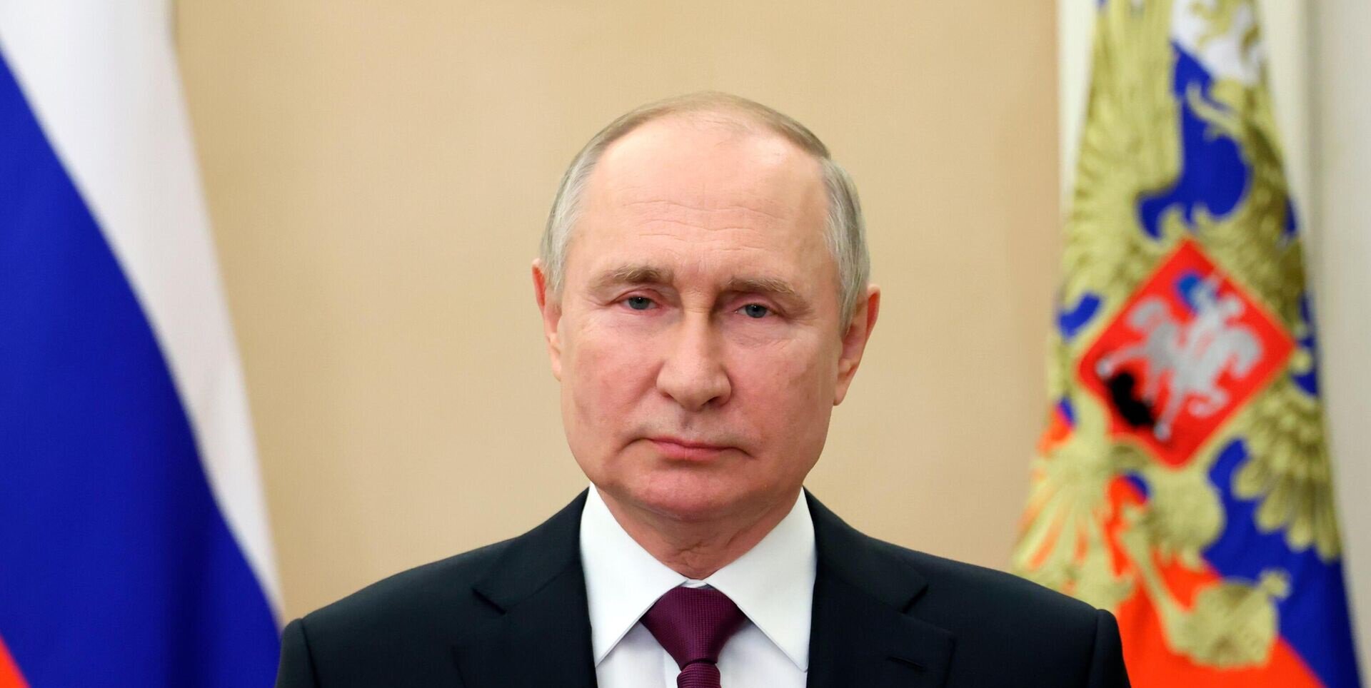Быков о том, нужно ли выходить из ИИХФ: Придерживаюсь позиции Путина по таким вопросам. Мы не строим барьеры, не роем рвы, а готовы взаимодействовать