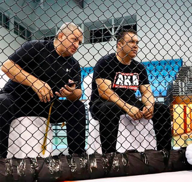 Тренировки с Хабибом, слезы от пояса UFC, встреча с Путиным: жизнь Абдулманапа Нурмагомедова в фотографиях