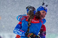 Россия выиграла в биатлоне! Павлова и Елисеев взяли «Рождественскую гонку» – в снег и с лучшей стрельбой