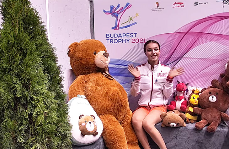 После проката Щербакова попала в мягкую компанию: вместе с ней оценки ждали дракон, пчела и медведь размером с саму Аню