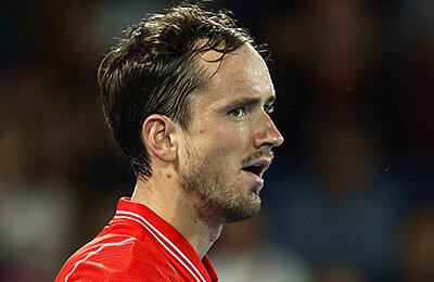 Медведев провалил Australian Open и выпадет из топ-10. Год назад он был №1 в мире