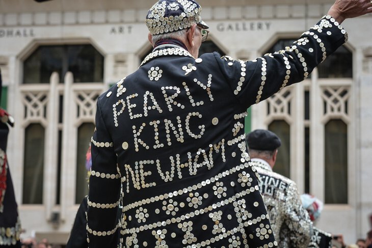 Сэр Бобби Мур как-то примерил костюм Перламутрового короля. Подчеркнул связь с восточным Лондоном