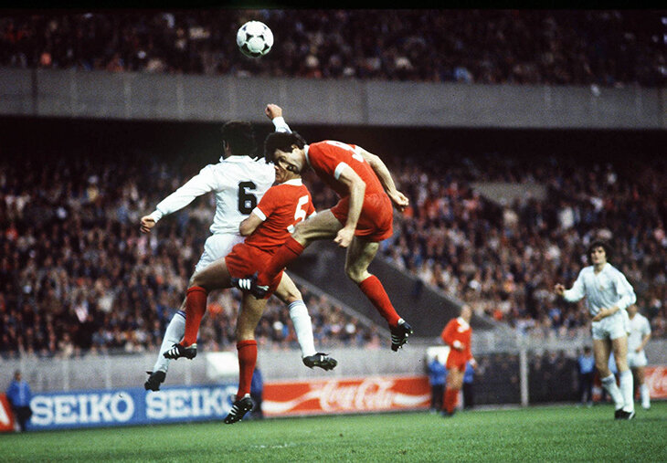 Убитый газон после регби и много тусовок в пабах – так «Реал» и «Ливерпуль» играли в Париже 40 лет назад