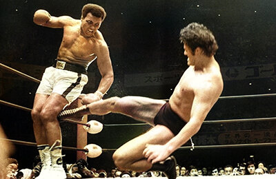 Позорный бой Мохаммеда Али: в 1976-м боксер встретился с японским рестлером-легендой – и едва не потерял ноги