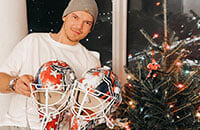 Мощная елка Самсонова, первый лед Овечкина-младшего и песни молодежки. Хоккеисты готовятся к Новому году и возвращению НХЛ