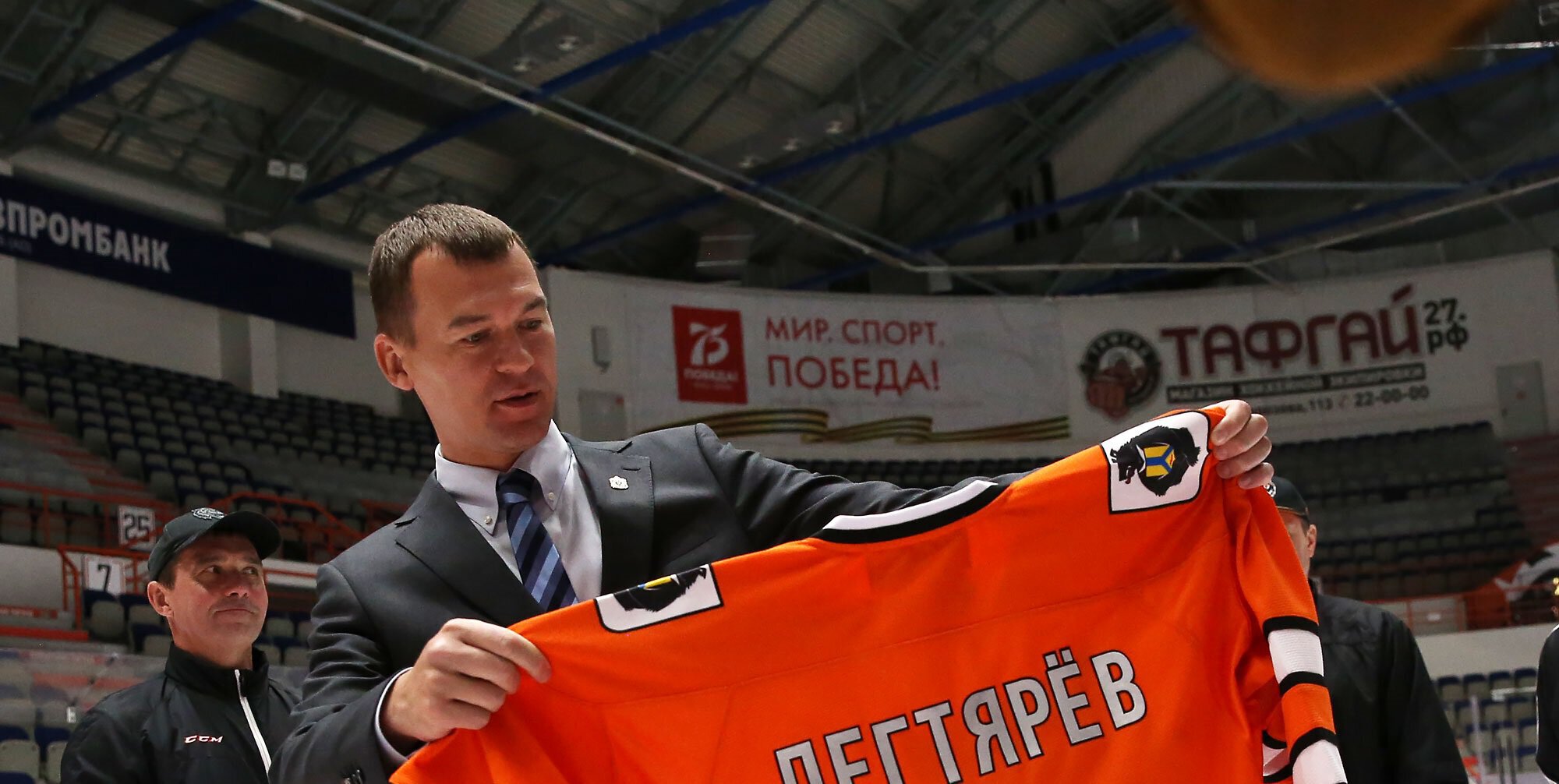 Вадим Епанчинцев: Хочу сказать спасибо губернатору, который на каждой игре Амура присутствует, нашему руководству. Будущее у клуба хорошее