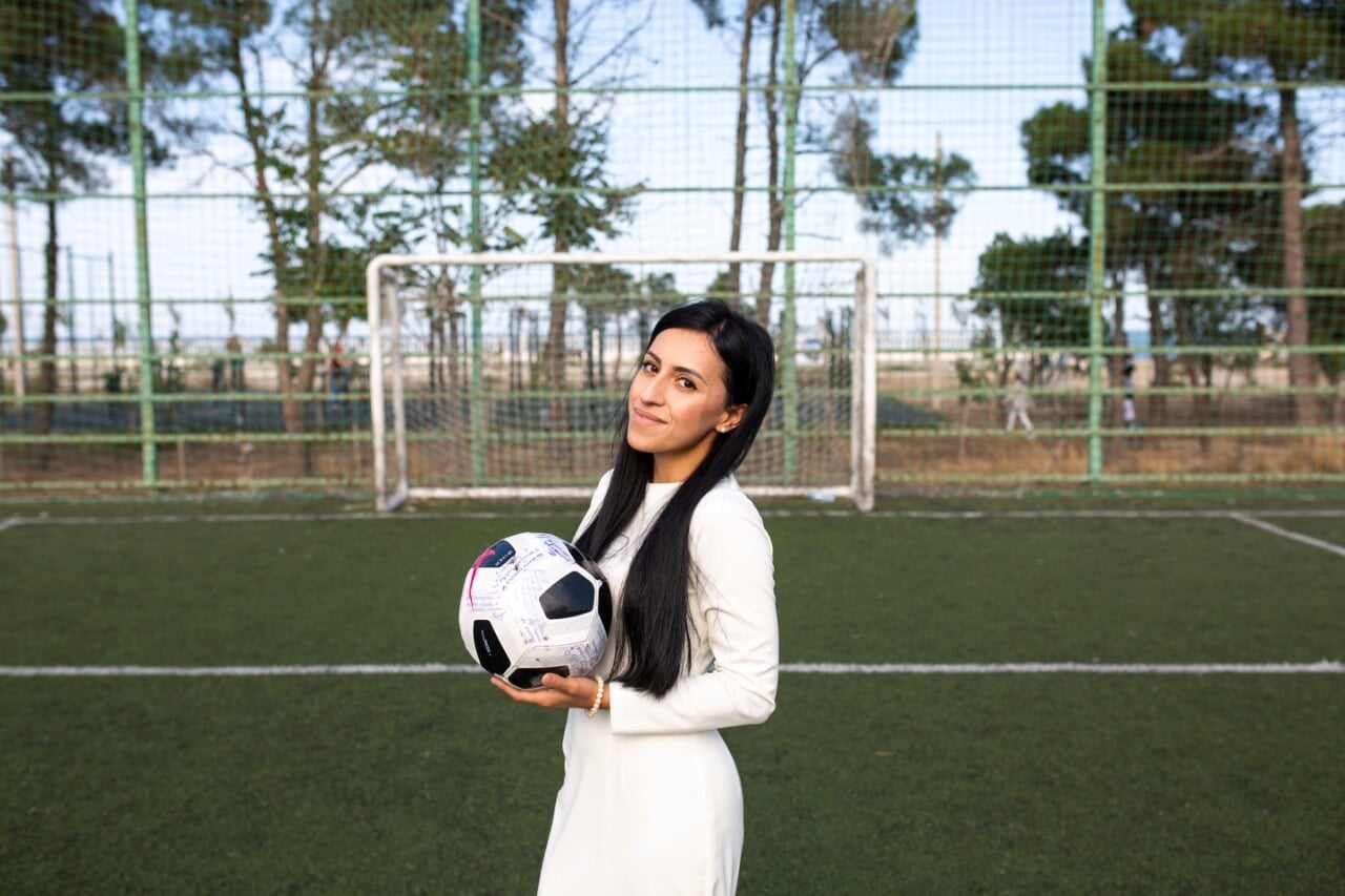 «Никто даже не понимал, что девочкам нужна раздевалка». Она поднимает женский футбол в Дагестане, несмотря ни на что
