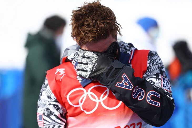 Шон Уайт заплакал в обнимку со сноубордом после заезда – теперь легенда точно заканчивает карьеру