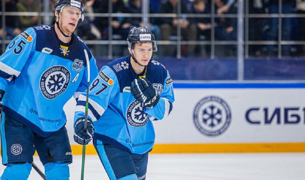 Овчинников расторг контракт с Сибирью и отправился в Торонто. Форвард набрал 13 очков в сезоне КХЛ