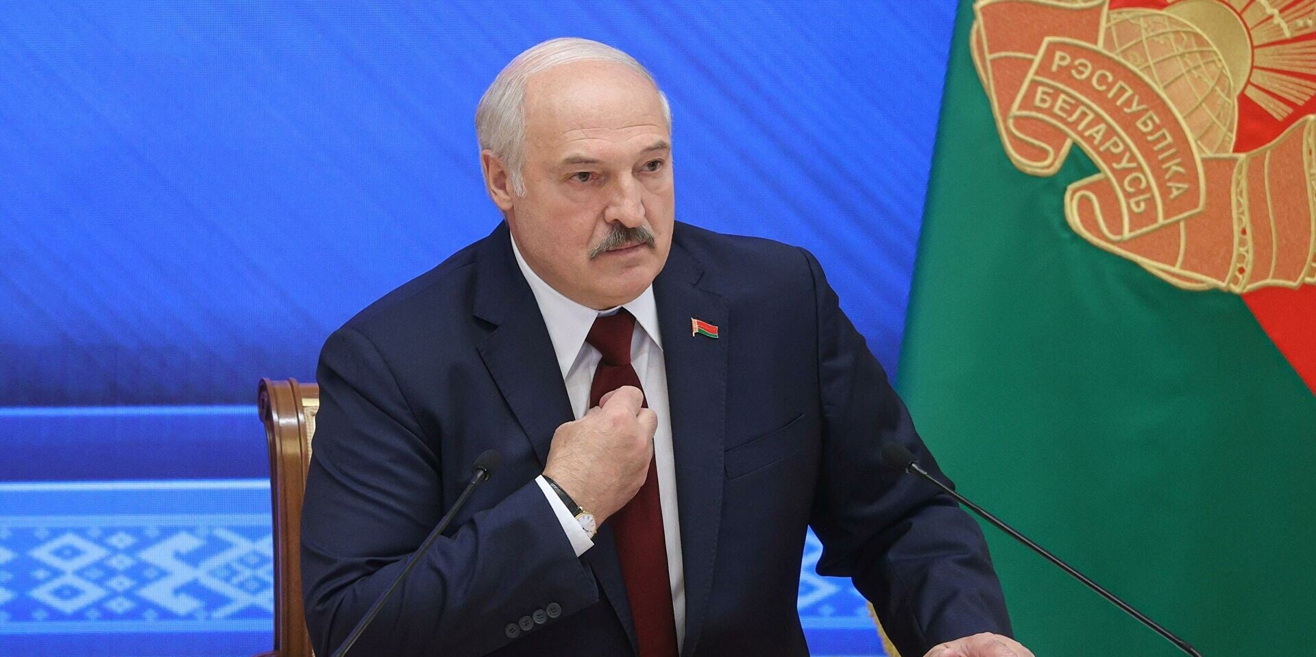 Лукашенко о поражении от Польши: Там-то хоккей вообще не популярен, занимается 20 человек. Ну как так можно
