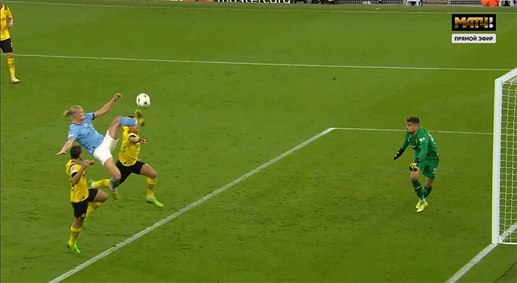 🤩 Как Холанд вообще это забил? Чудо-прыжок и акробатический удар в ворота «Дортмунда»!