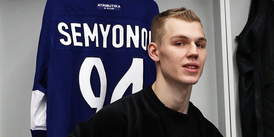 Семенов в первом матче за Торонто: 2 броска, 4 минуты штрафа и 56% на вбрасываниях за 12:40