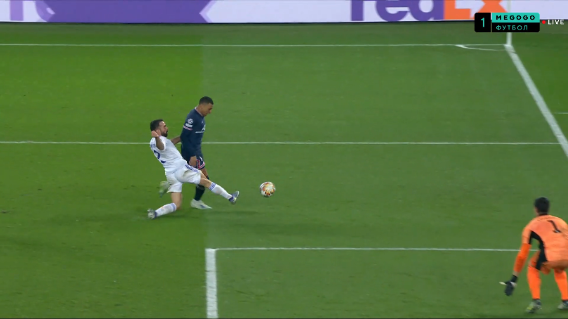 Мбаппе – шоураннер матча с «Реалом». Шептался с Бензема в подтрибунке, заработал пенальти и сотворил инопланетный гол на 90+4
