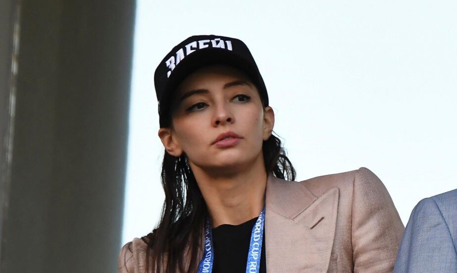 Зарема Смородской про слова об эскортнице: Бабка поплыла и приплыла. Она таяла от Карпина, а он сгружал ей неликвид за приличные деньги