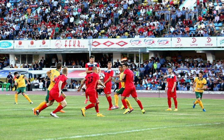 Немецкий банкир в сборной и тренер, который случайно начал карьеру: что такое футбол Кыргызстана