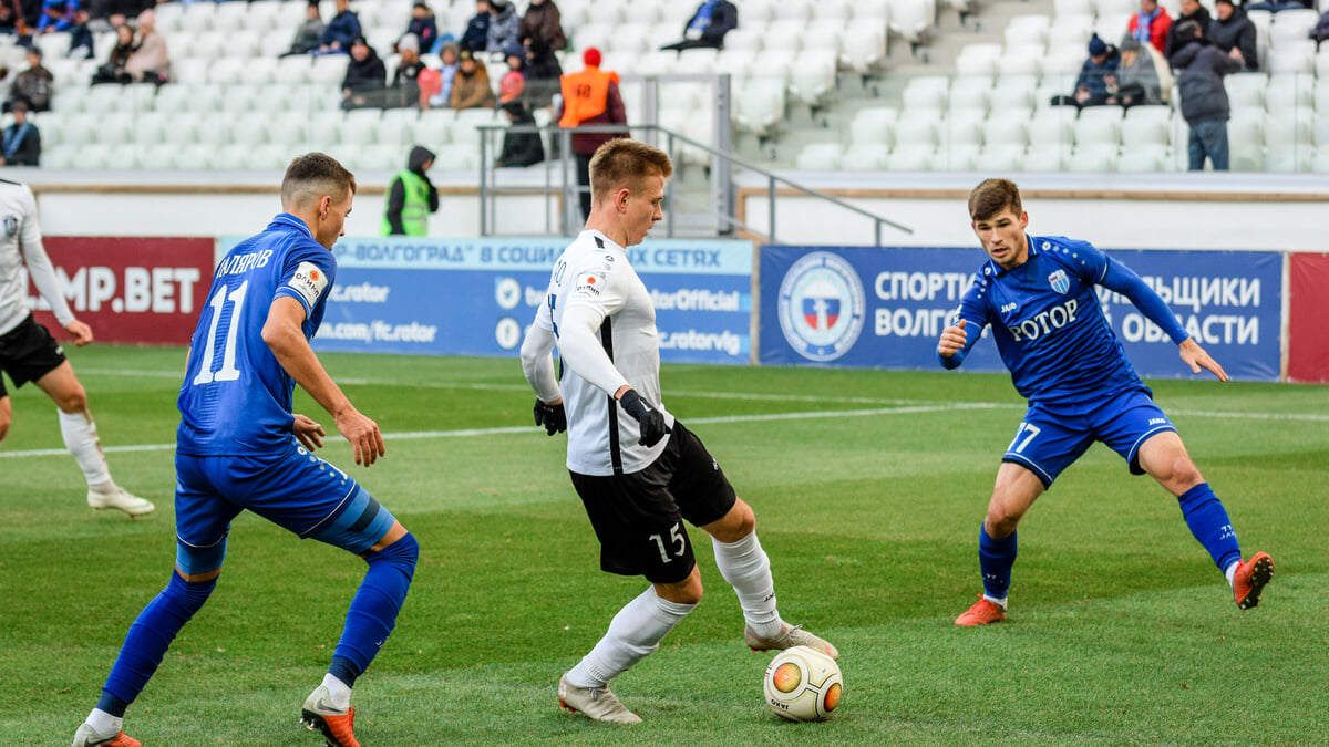 Арена шинник ярославль. Шинник ярославль ротор. Шинник 2013. Пчелинцев футболист. Ротор против шинник.