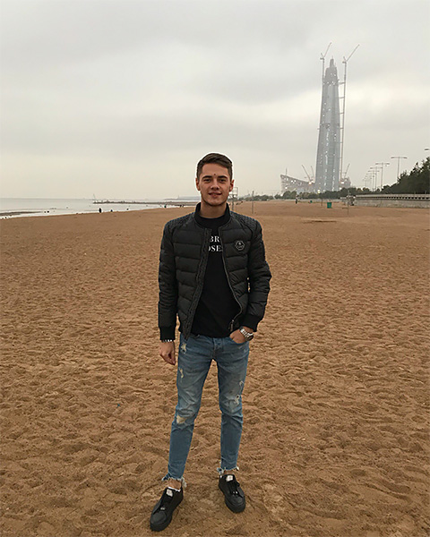 с каким футболистом встречалась бузова