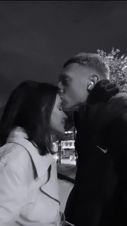 Фигуристка Самодурова выложила фото, на котором ее целует 18-летний форвард молодежки Зенита Козлов