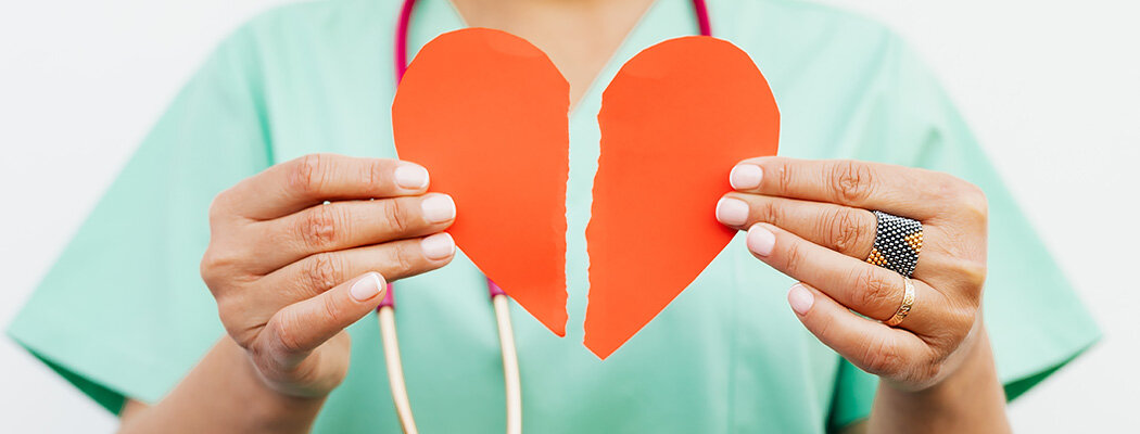 Инфаркт миокарда – острое состояние, от которого никто не застрахован. Можно ли умереть от сердечного приступа? Как обнаружить? Как оказать помощь?