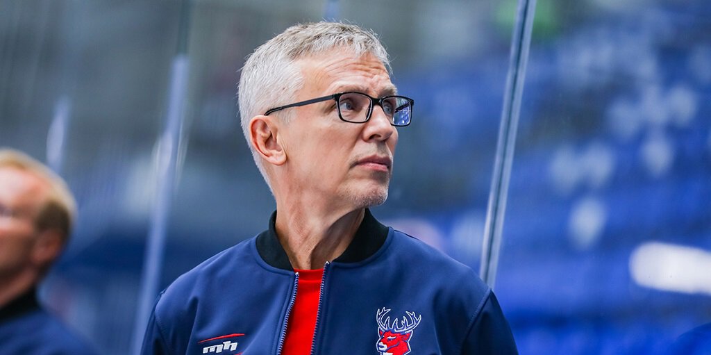 Николай Заварухин: Торпедо открытие сезона. Они бегут в прессинг, хорошо владеют шайбой. Питер в похожий хоккей играет