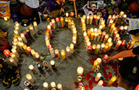По всему Лос-Анджелесу – цветы и свечи. Кобе несколько раз вспоминали на церемонии «Грэмми»
