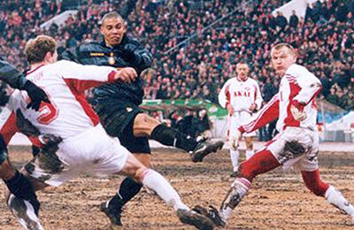 25 лет матчу «Спартака» с «Интером» в 1/2 Кубка УЕФА: жуткое поле спасали 500 солдат, а Роналдо сделал победный дубль