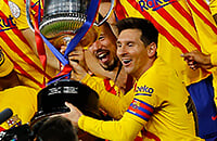 Наконец-то Месси счастлив – поднял Кубок Испании. В финале «Барса» тотально раздавила «Атлетик»