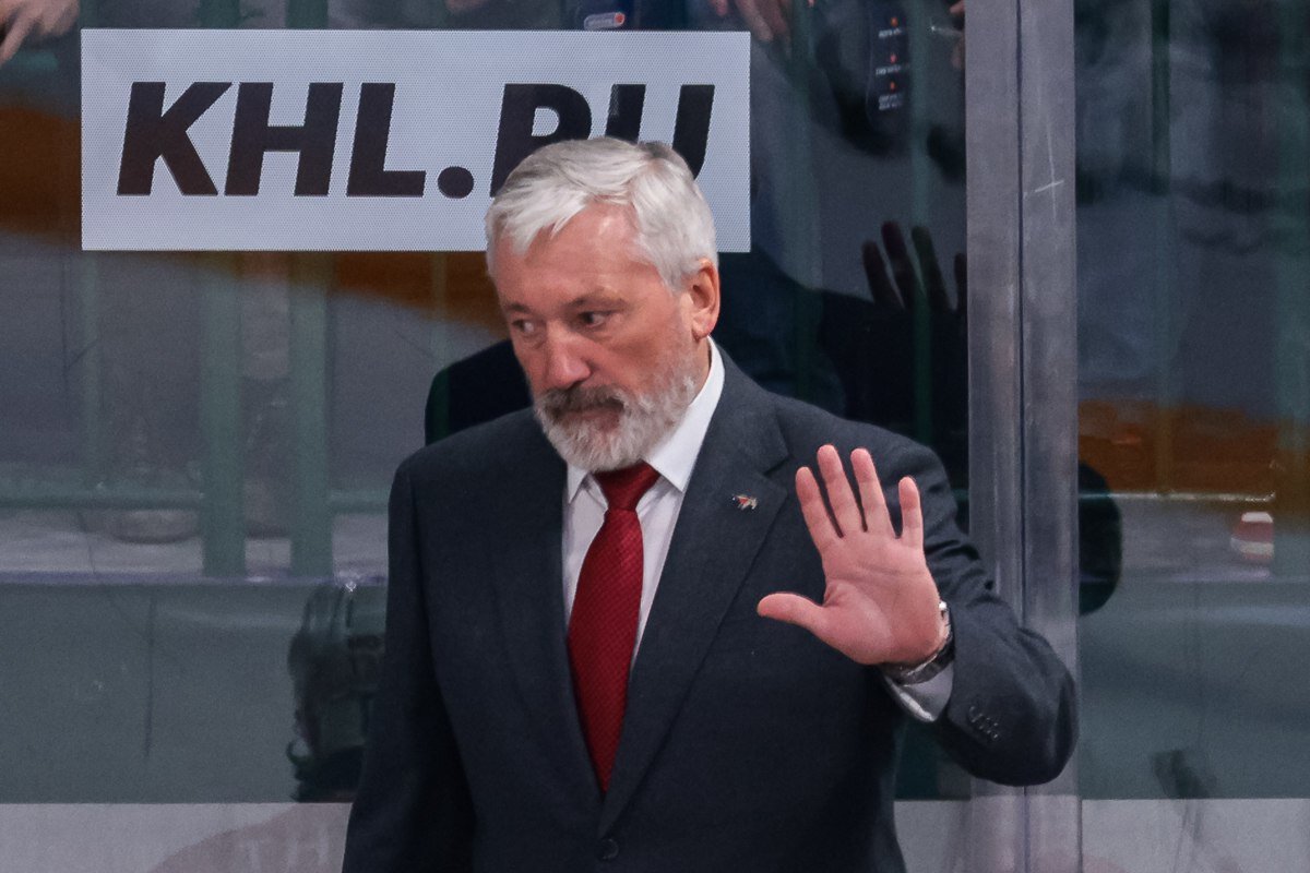 Кравец ответил диванным скептикам: Я 59 лет в хоккее. Говорили, что мы случайно выигрываем, было неприятно. Говорят, что арена в Омске развалится не