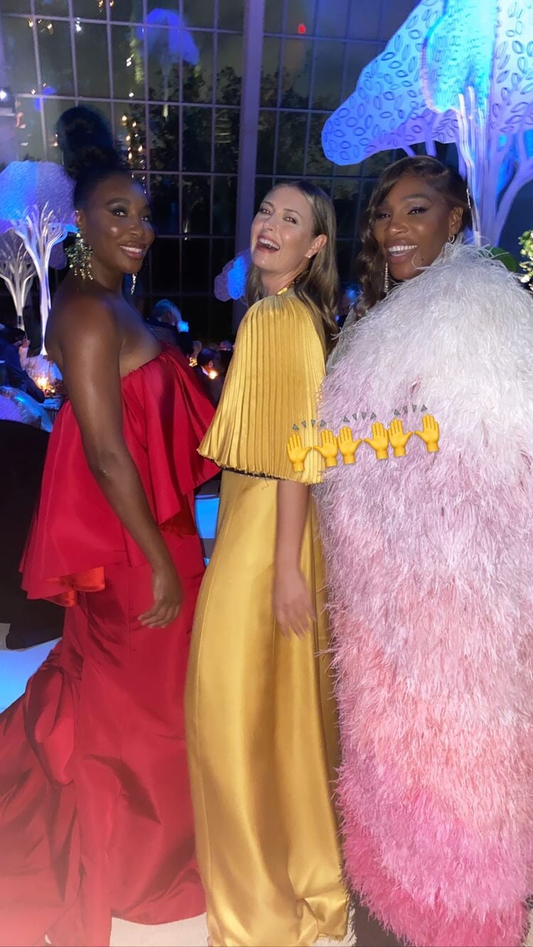 Шарапова сфотографировалась с сестрами Уильямс на Met Gala. Осака была распорядителем бала
