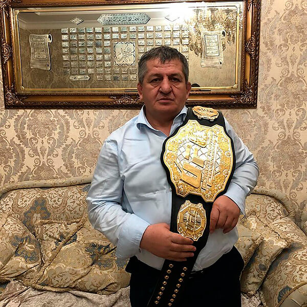 Тренировки с Хабибом, слезы от пояса UFC, встреча с Путиным: жизнь Абдулманапа Нурмагомедова в фотографиях