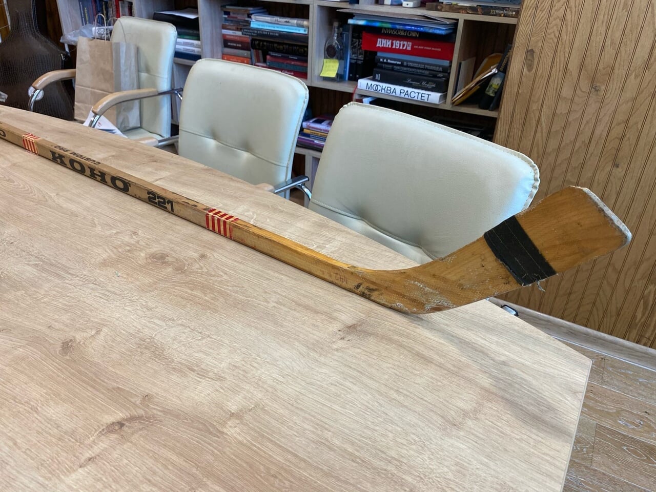 хоккеист tootoo подарил клюшку. Смотреть фото хоккеист tootoo подарил клюшку. Смотреть картинку хоккеист tootoo подарил клюшку. Картинка про хоккеист tootoo подарил клюшку. Фото хоккеист tootoo подарил клюшку