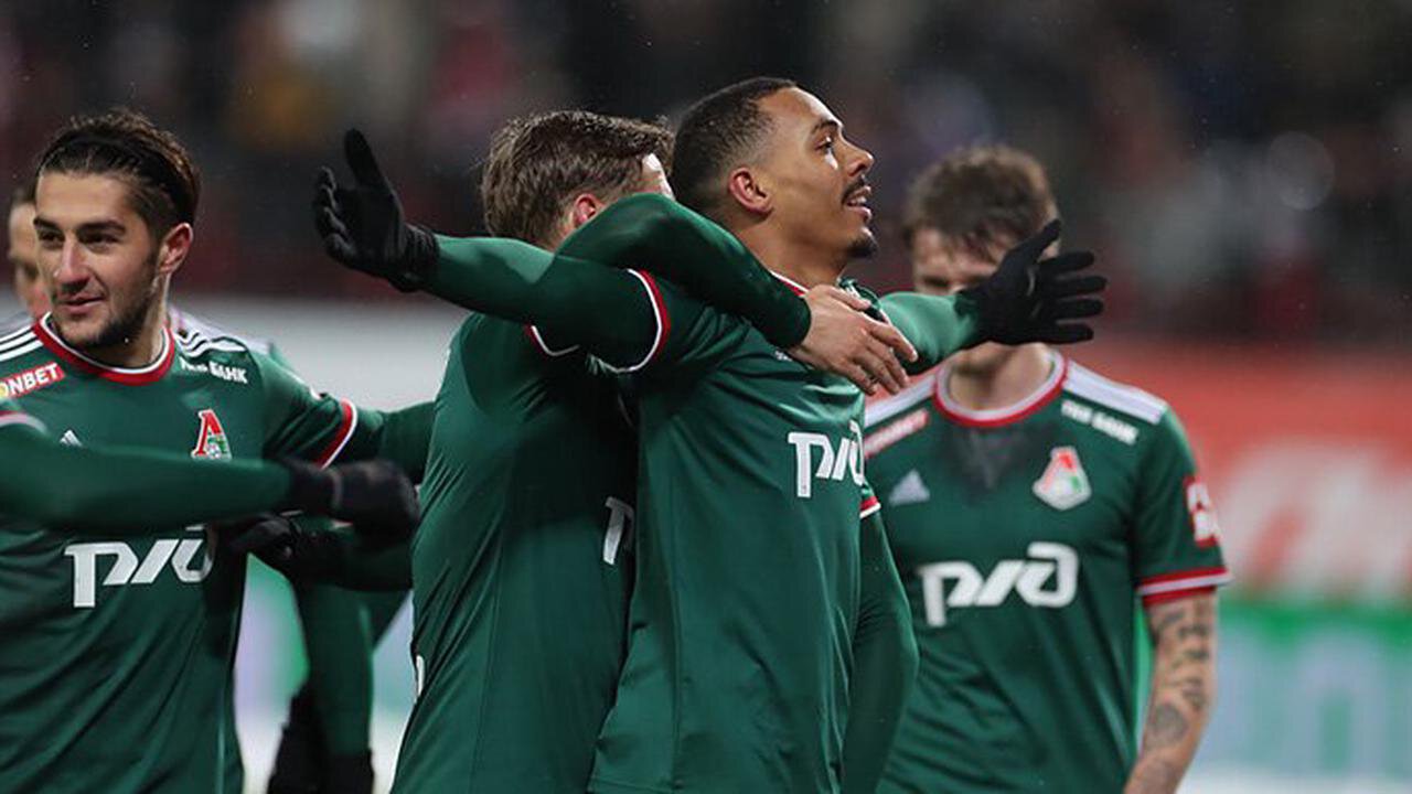 Локомотив сыграл вничью с Сочи (2:2), дважды уступая в счете. У Изидора дубль, Кухту и Родригао удалили