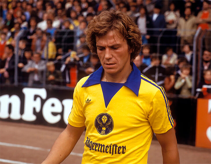 Сделка Jägermeister и «Брауншвейга» в 1973-м изменила немецкий футбол. Теперь клубы Бундеслиги получают около 180 млн евро от титульных спонсоров